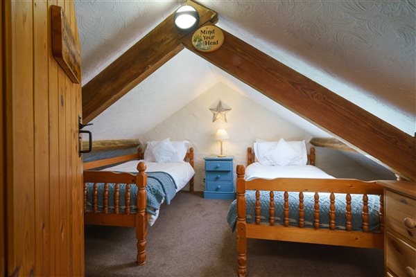 Twin bedroom in the loft in The Barn cottage